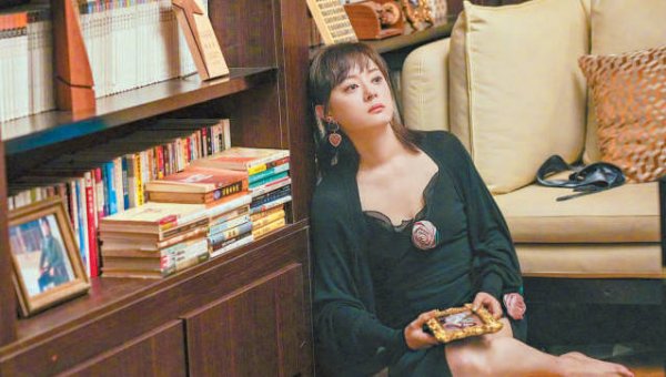 开云体育看似顺风顺水的保障女王却被局外人参预-开云滚球「官方」kaiyun官网入口